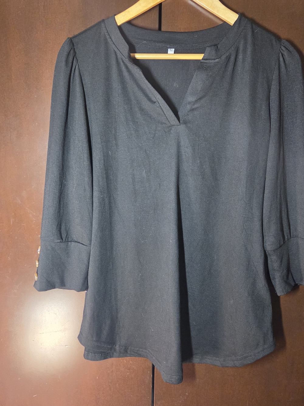 Black Women's V-Neck Three-Quarter Sleeve Top Medium